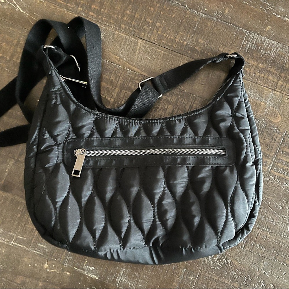 Black crossbody purse with adjustable strap - Picture 1 of 7